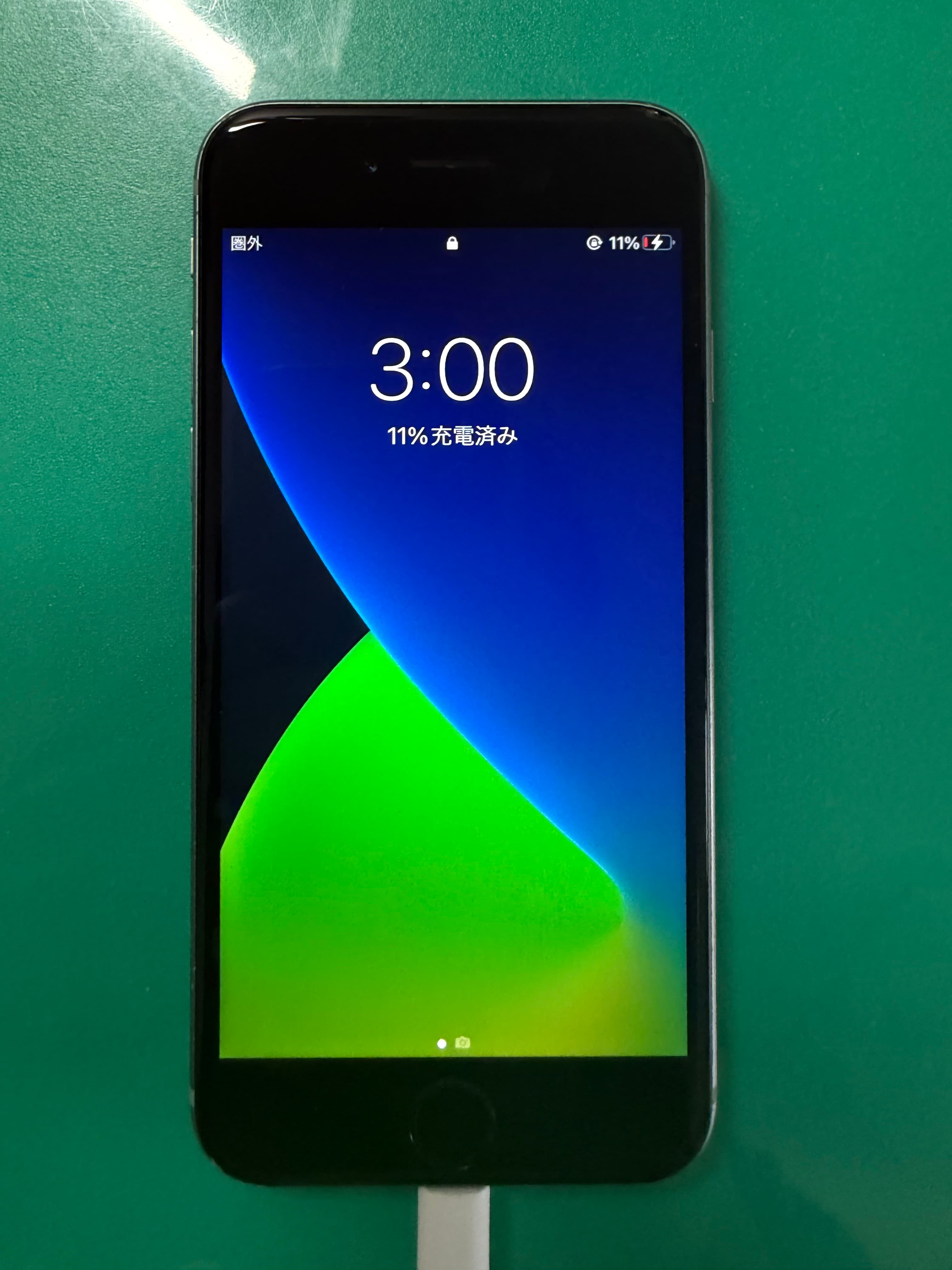 iPhone SE シルバー